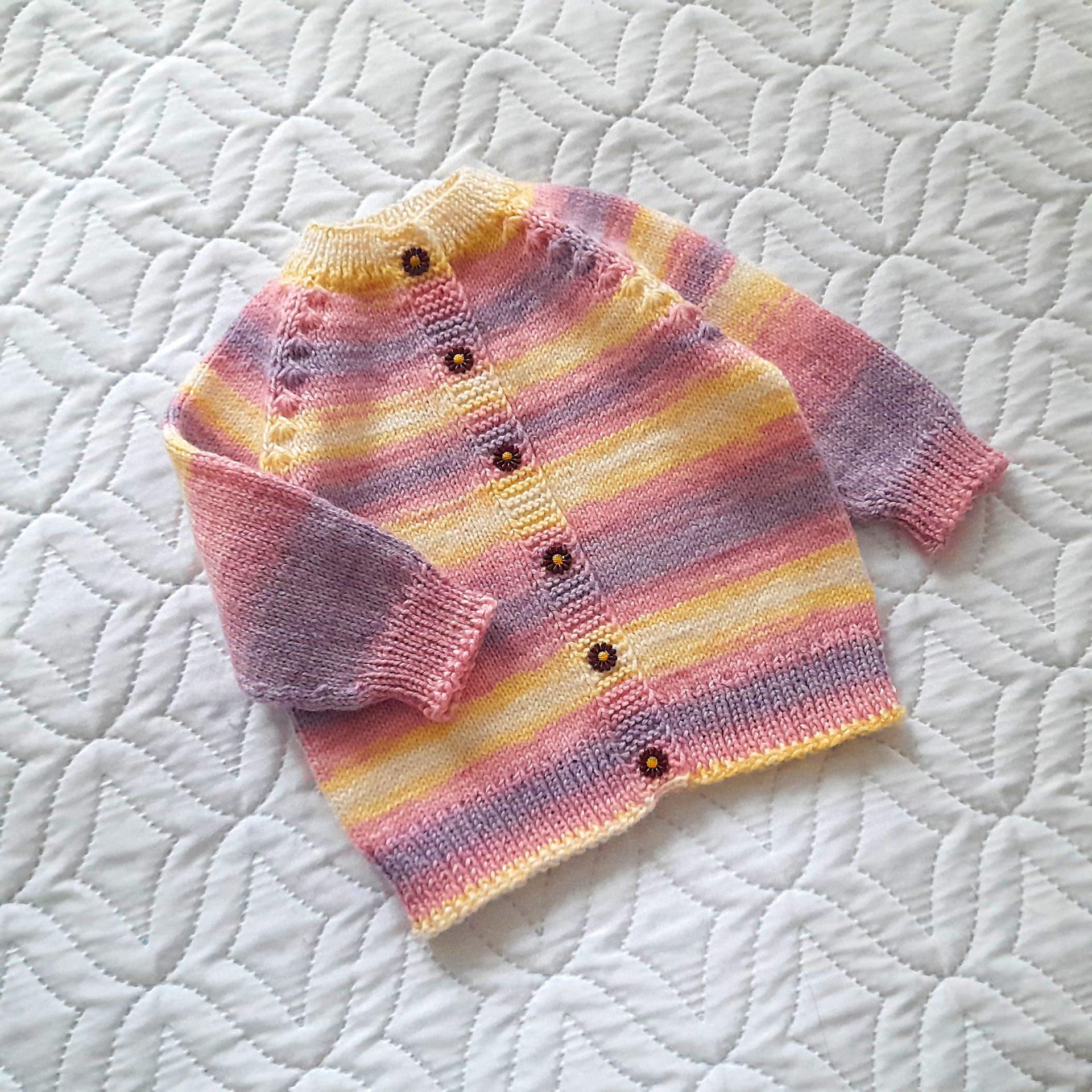 Step-by-Step Knitting Pattern Baby Cardigan | V16 3 Step-by-Step Knitting Pattern Baby Cardigan | V16 - Image 3