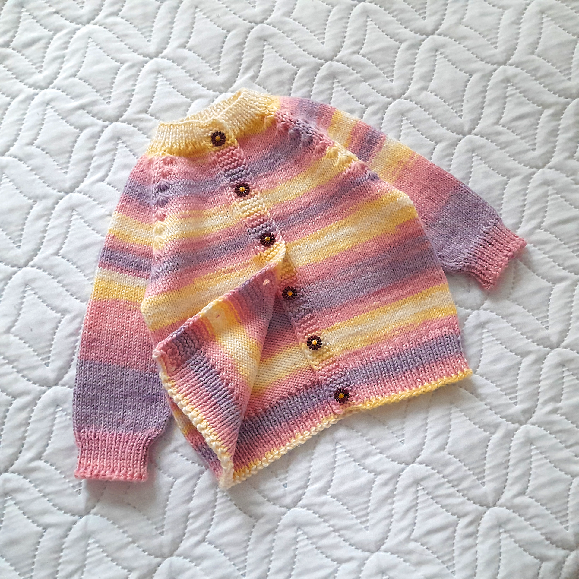 Step-by-Step Knitting Pattern Baby Cardigan | V16 4 Step-by-Step Knitting Pattern Baby Cardigan | V16 - Image 4