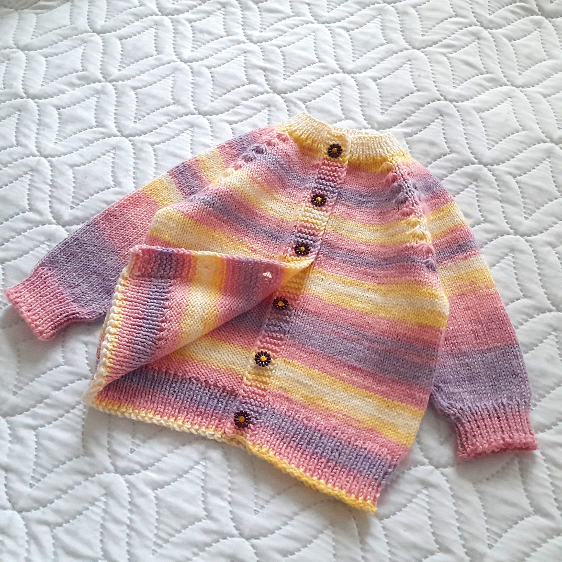 Step-by-Step Knitting Pattern Baby Cardigan | V16 5 Step-by-Step Knitting Pattern Baby Cardigan | V16 - Image 5