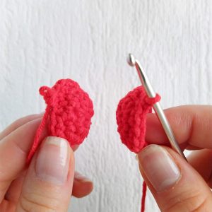 Crochet Valentine heart pattern for beginners. Amigurumi heart pattern perfect gift for Valentine's Day! Crochet Valentine heart for your lovely mom, grandma, for your friends. Tutorial contains US and UK crochet terms. Listing Includes step by step instructions, photos of the process. Size approx.: 2.1 x 2.1in / 5.5 x 5.5cm