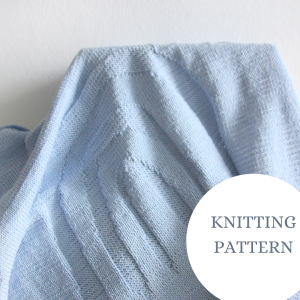 Knit baby blanket with rainbow pattern, knitting pattern