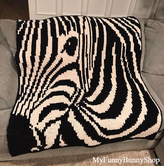 loop-yarn-zebra-blanket