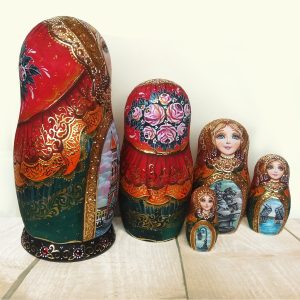 Russian Wooden Doll Matryoshka Saint Petersburg.Nesting Doll 5 pes.