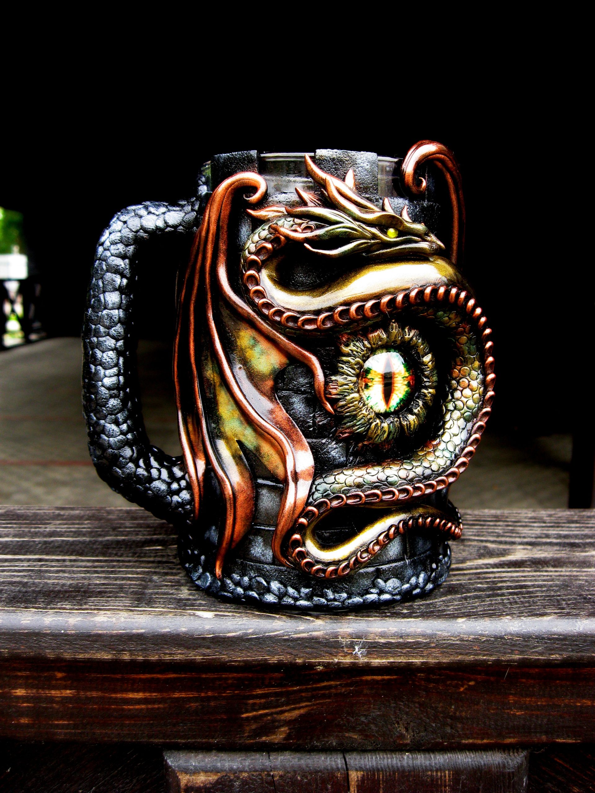 Beer mug with dragon