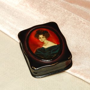 Hand-Painted Lady Lacquer Box – A Unique Gift Fedoskino art