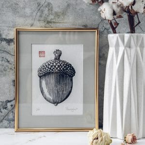 picture acorn oak in golden frame