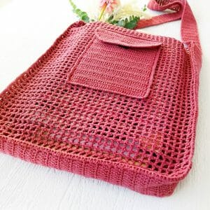 Crochet shoulder bag pattern for beginner. You can use it as a market bag, crossbody bag, shoulder and shopping bag. Mesh bag made using the filet technique of crochet. The bag is made up of several parts, which are assembled together.