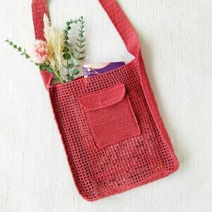 Crochet shoulder bag pattern for beginner. You can use it as a market bag, crossbody bag, shoulder and shopping bag. Mesh bag made using the filet technique of crochet. The bag is made up of several parts, which are assembled together.
