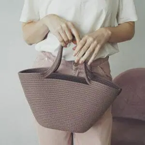 heather cotton rope woman bag in hands