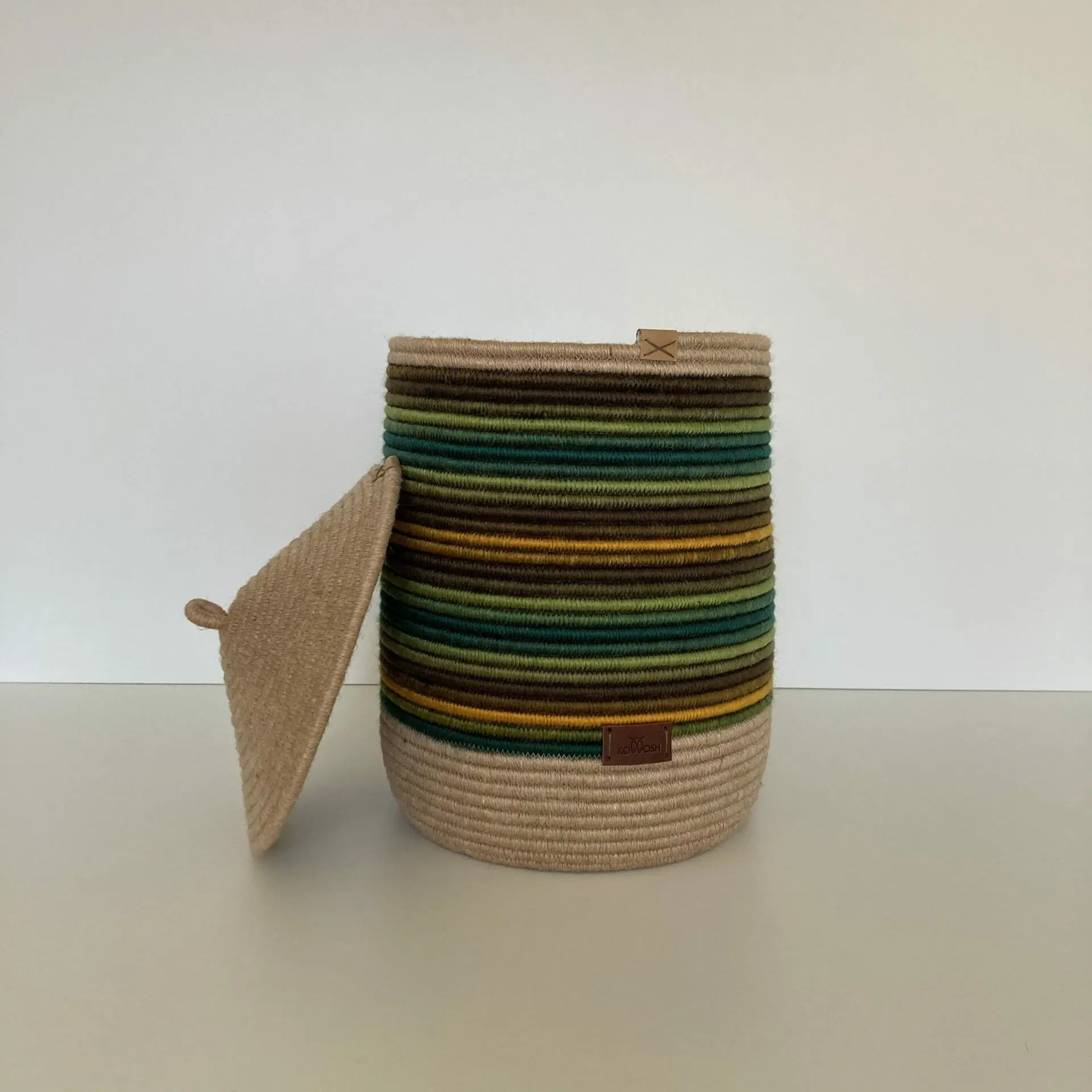 Green basket with lid 21 cm x 33 cm High storage basket