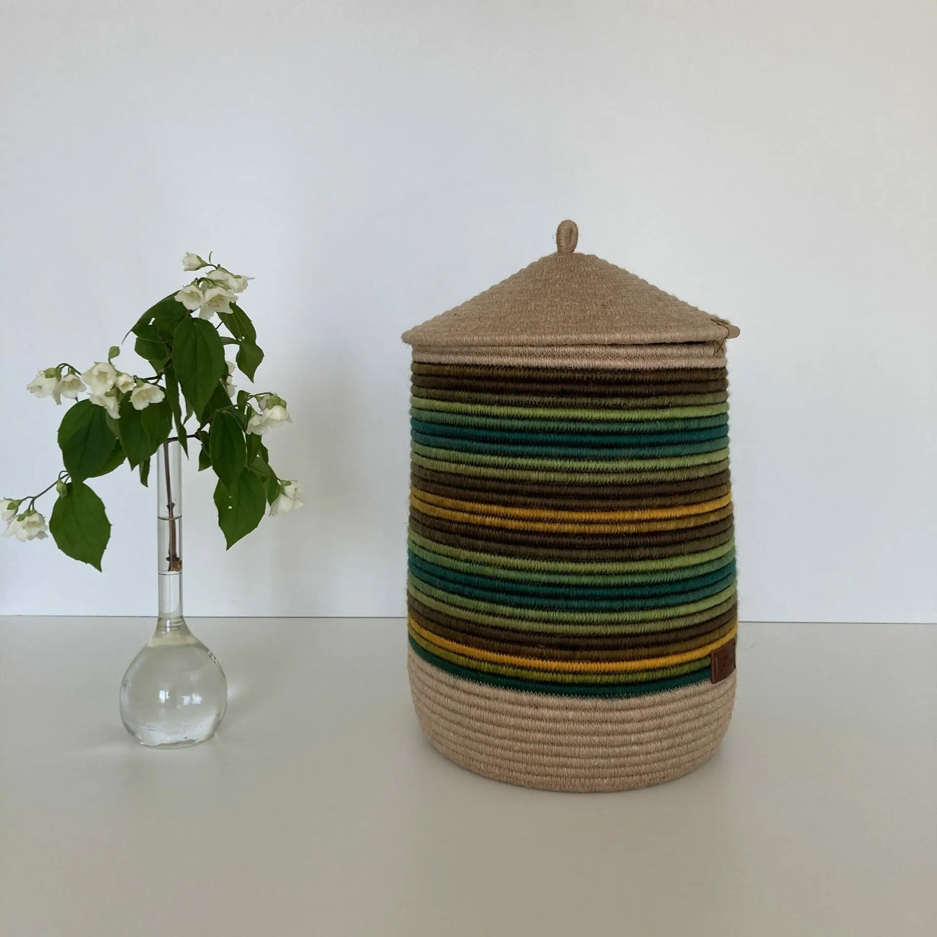 Green basket with lid 21 cm x 33 cm High storage basket