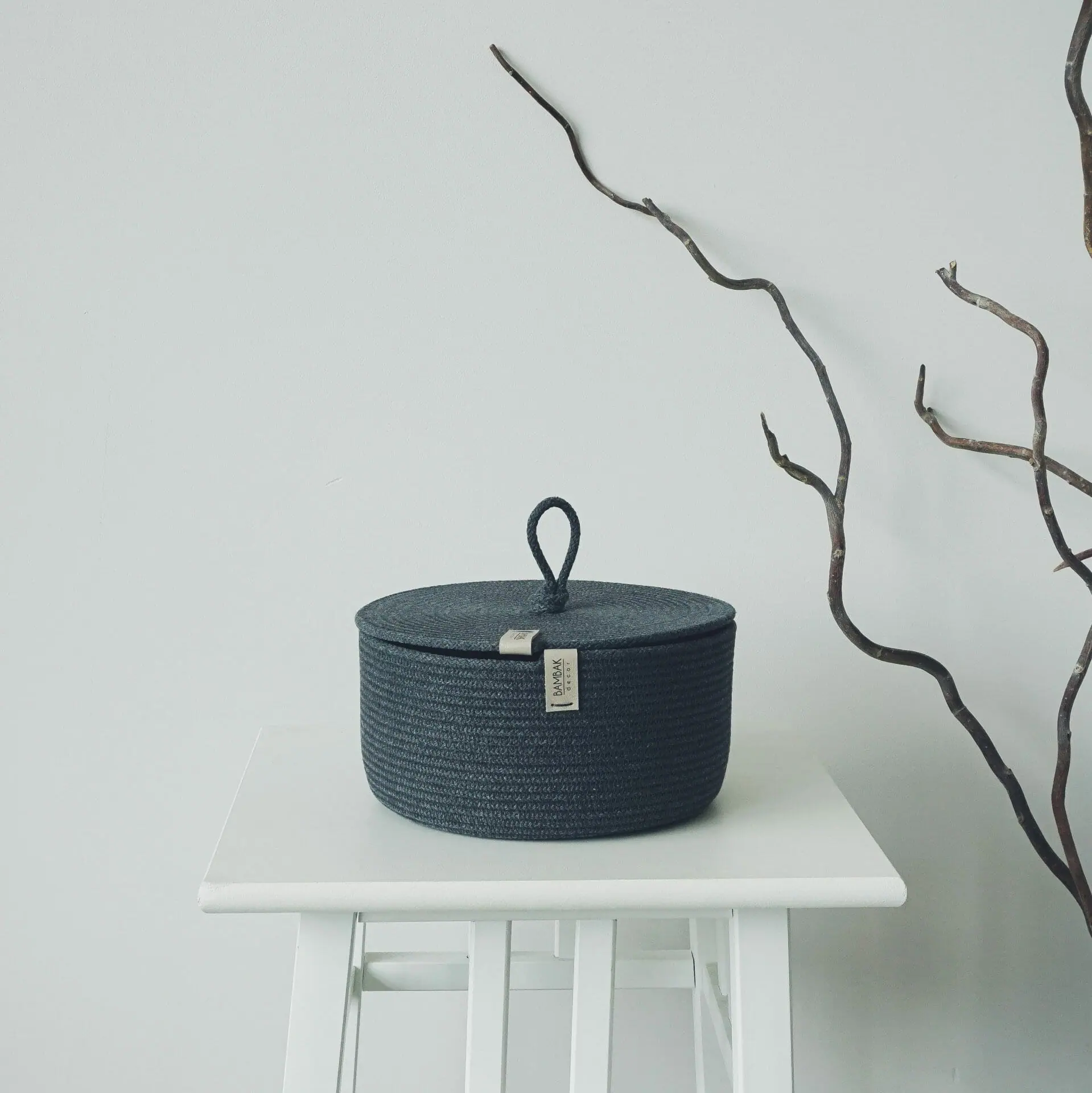 graphite rope basket with flat lid and handle