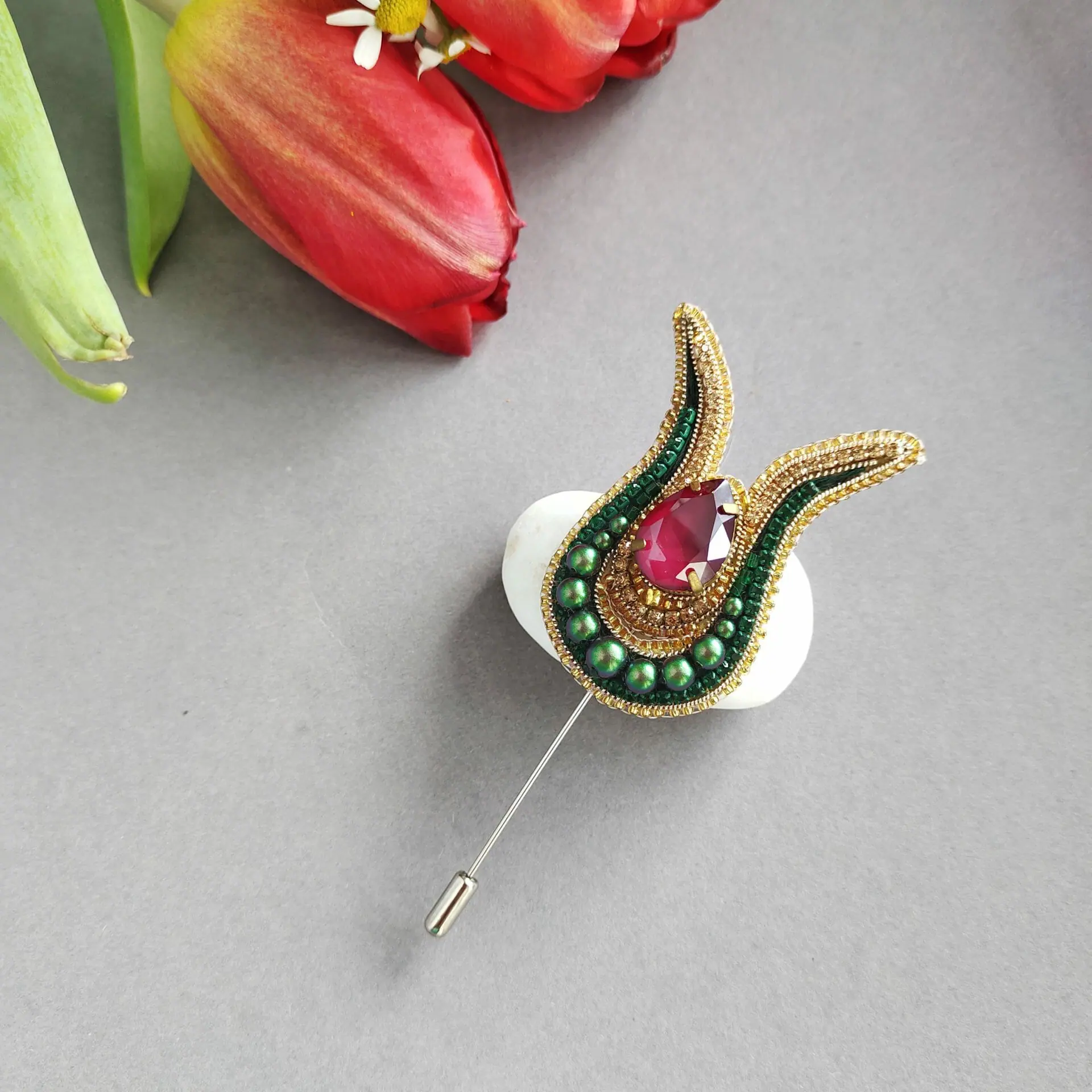 Tulip brooch deals