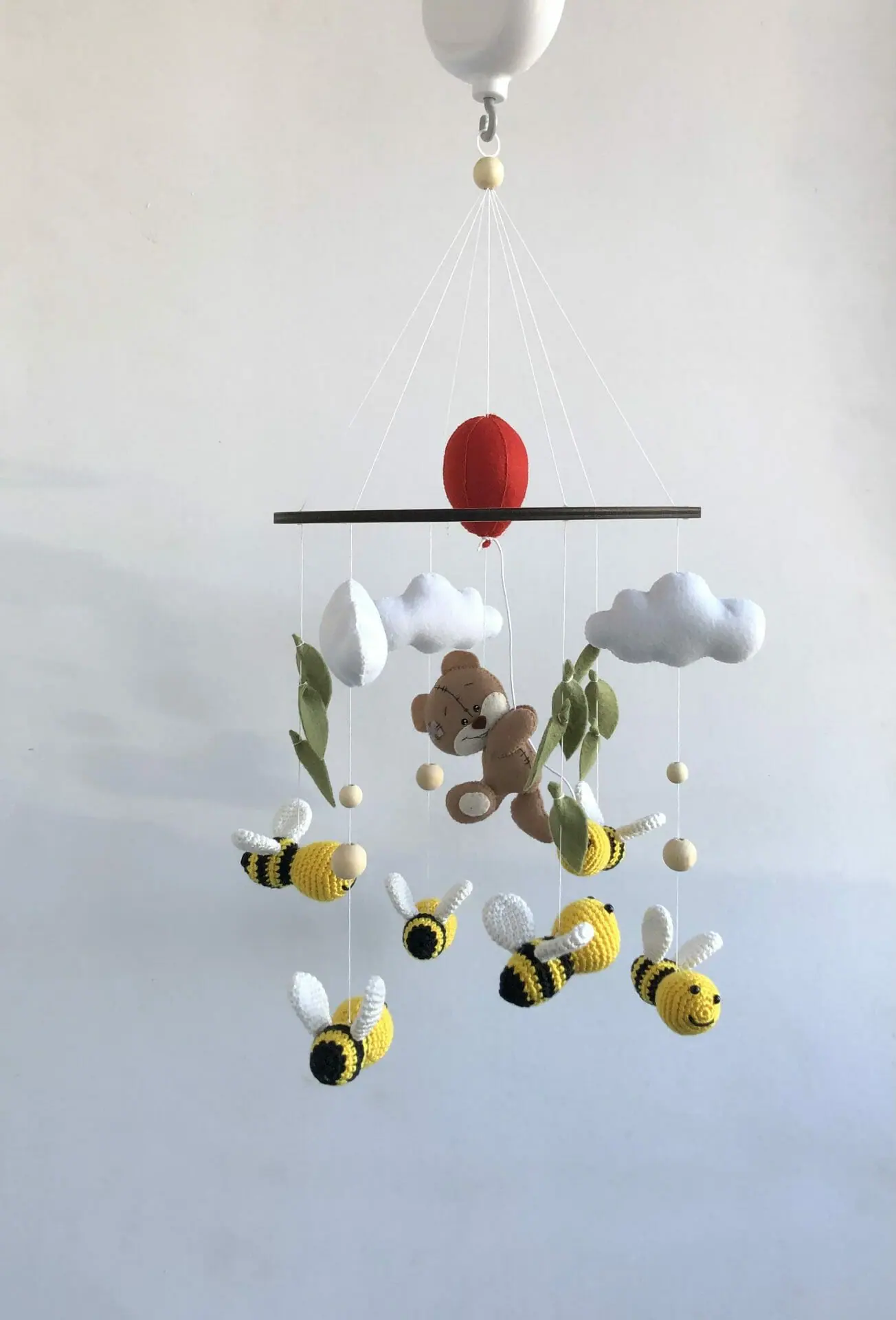 Baby mobile bee