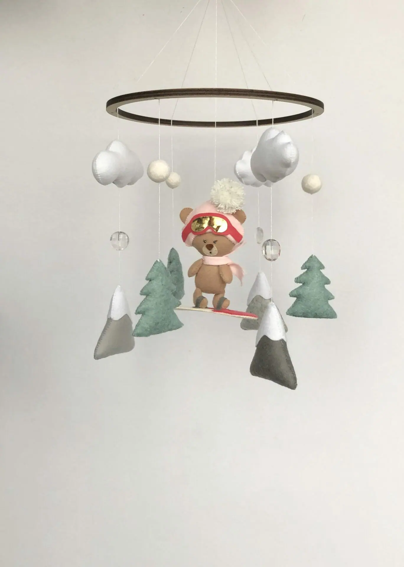 Baby mobile woodland. Mobile brown bear snowboard.