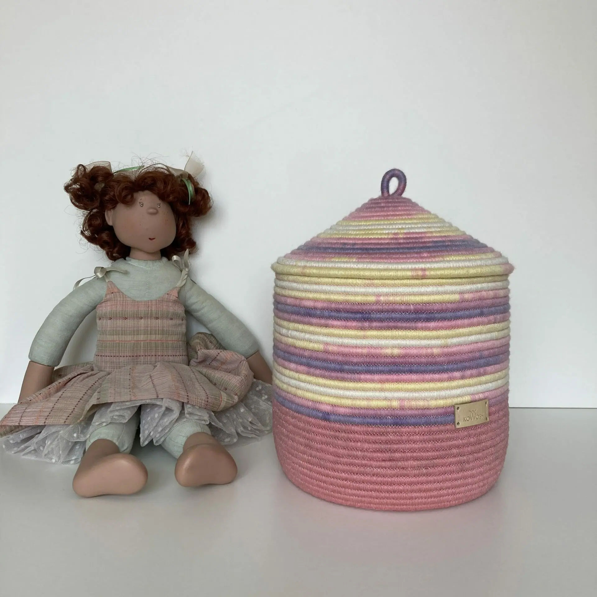 Pink storage basket with lid 29 cm x 22 cm