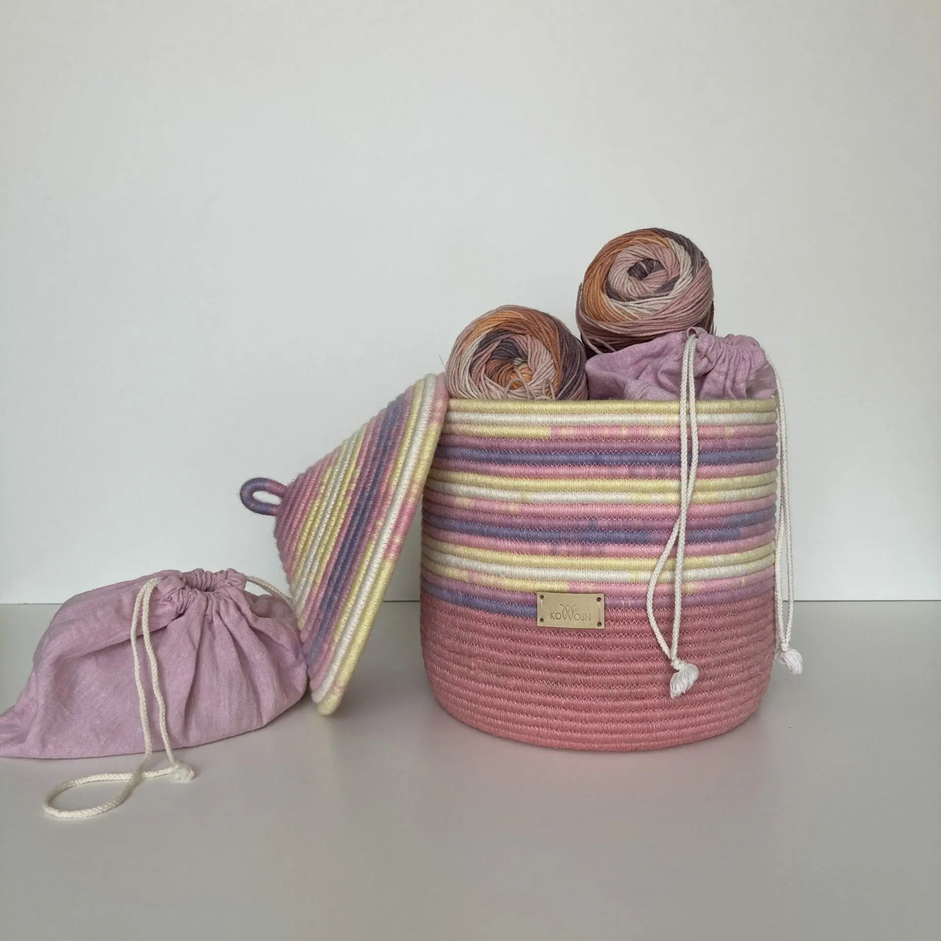 Pink storage basket with lid 29 cm x 22 cm