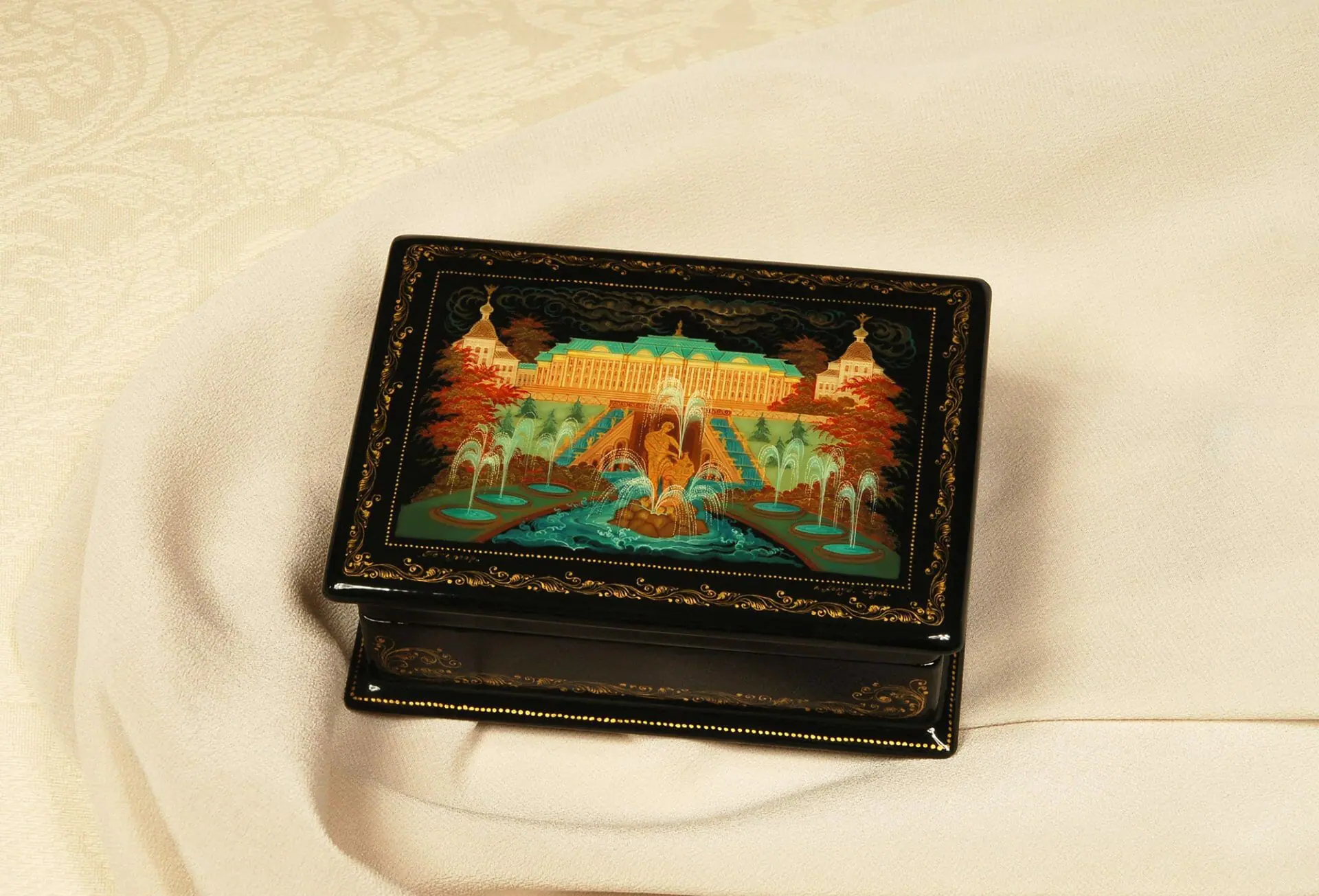 Peterhof lacquer box St Petersburg collectible Kholui
