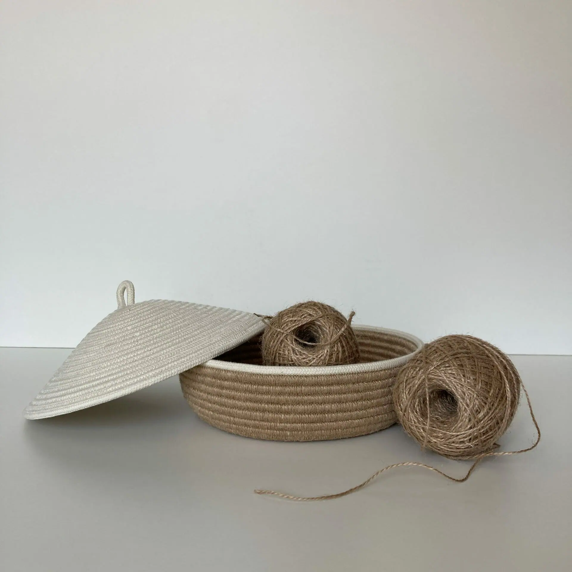 Jute basket with lid 22 cm x 13 cm Cotton rope basket