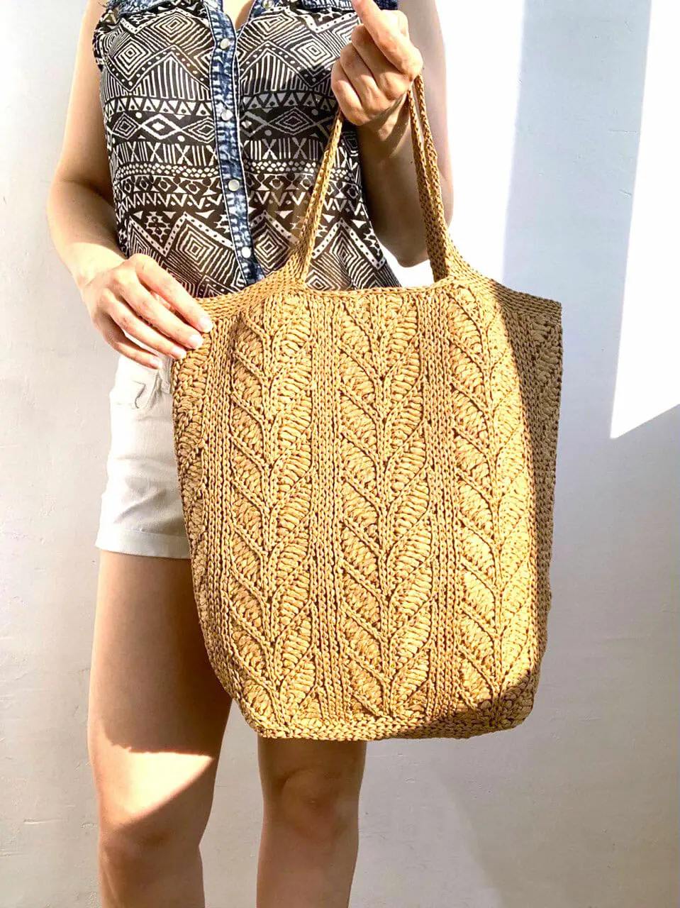 Gucci Diana medium tote bag in raffia effect crochet