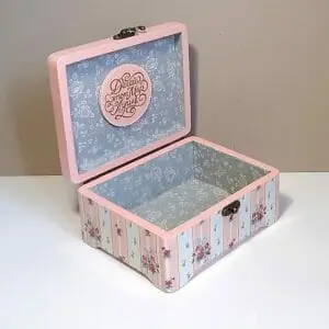 Beautiful painted gift box . Pink Jewelry a rabbit .