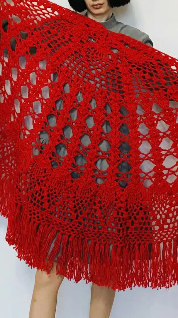Crocheted women’s shawl “Red”