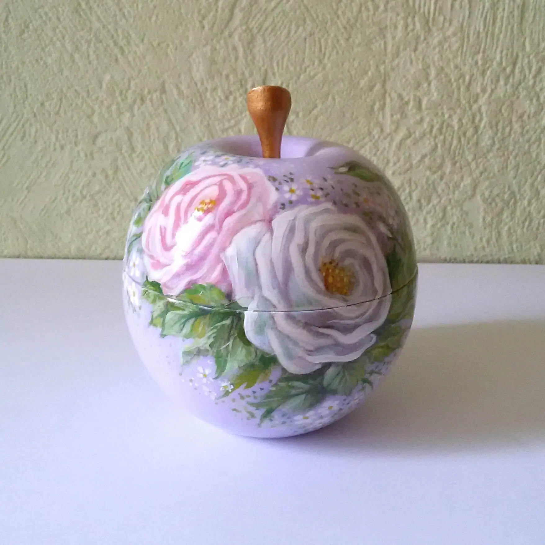 lilac gift box . apple shaped jewelry box . delicate roses painted by hand 1.jpg
