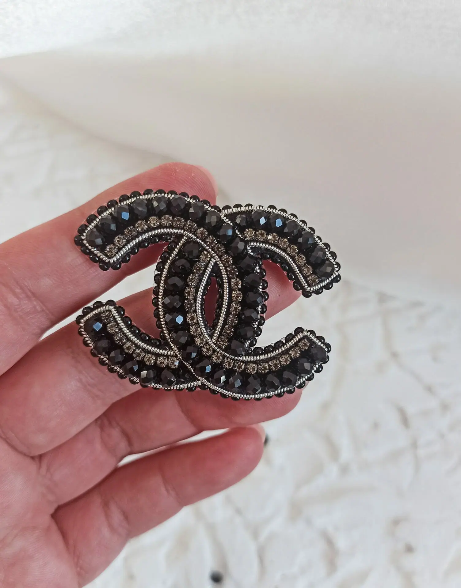 CHANEL, Jewelry, Chanel Turnlock Brooch Gold Large 43285