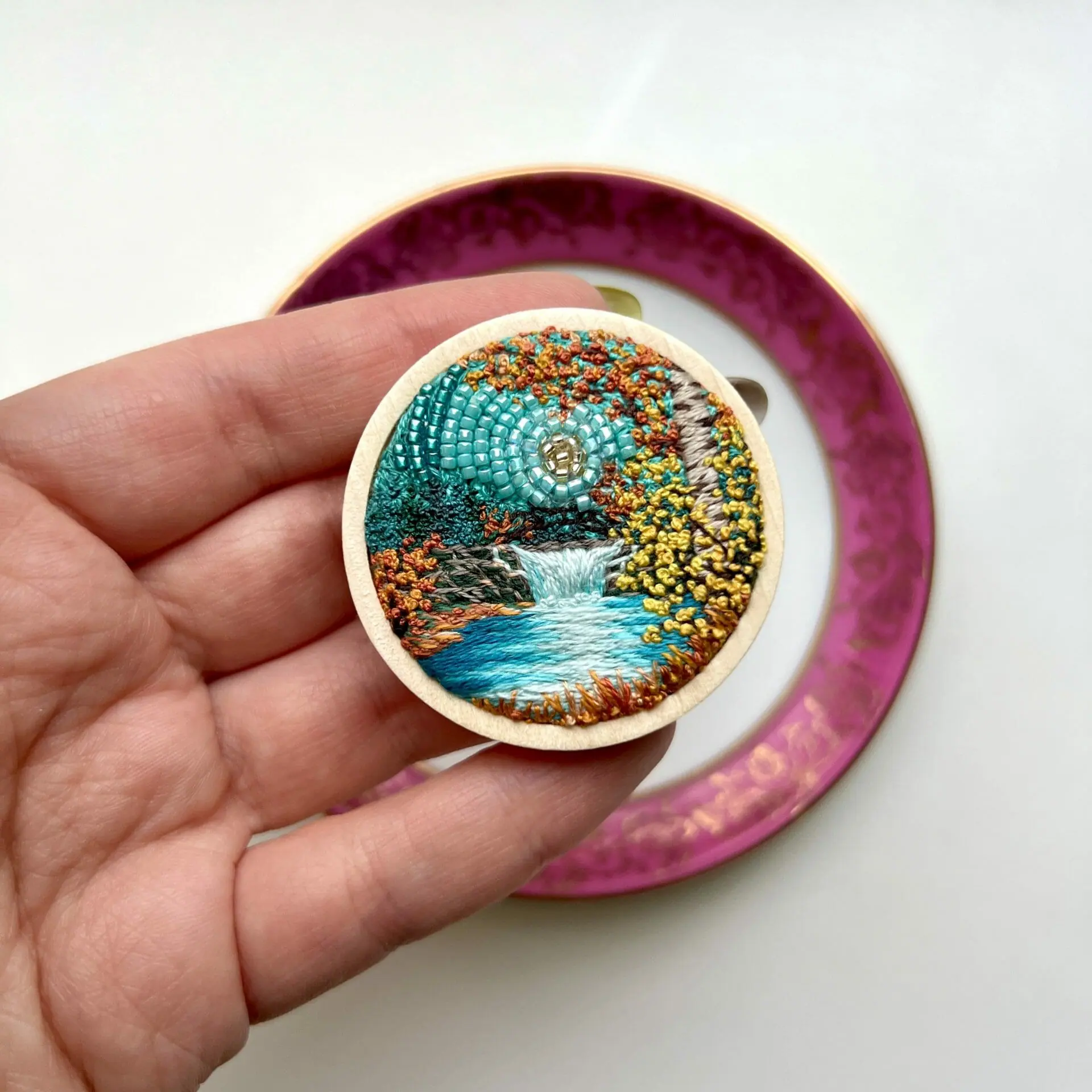 Peaceful Morning landscape embroidery brooch - Crealandia
