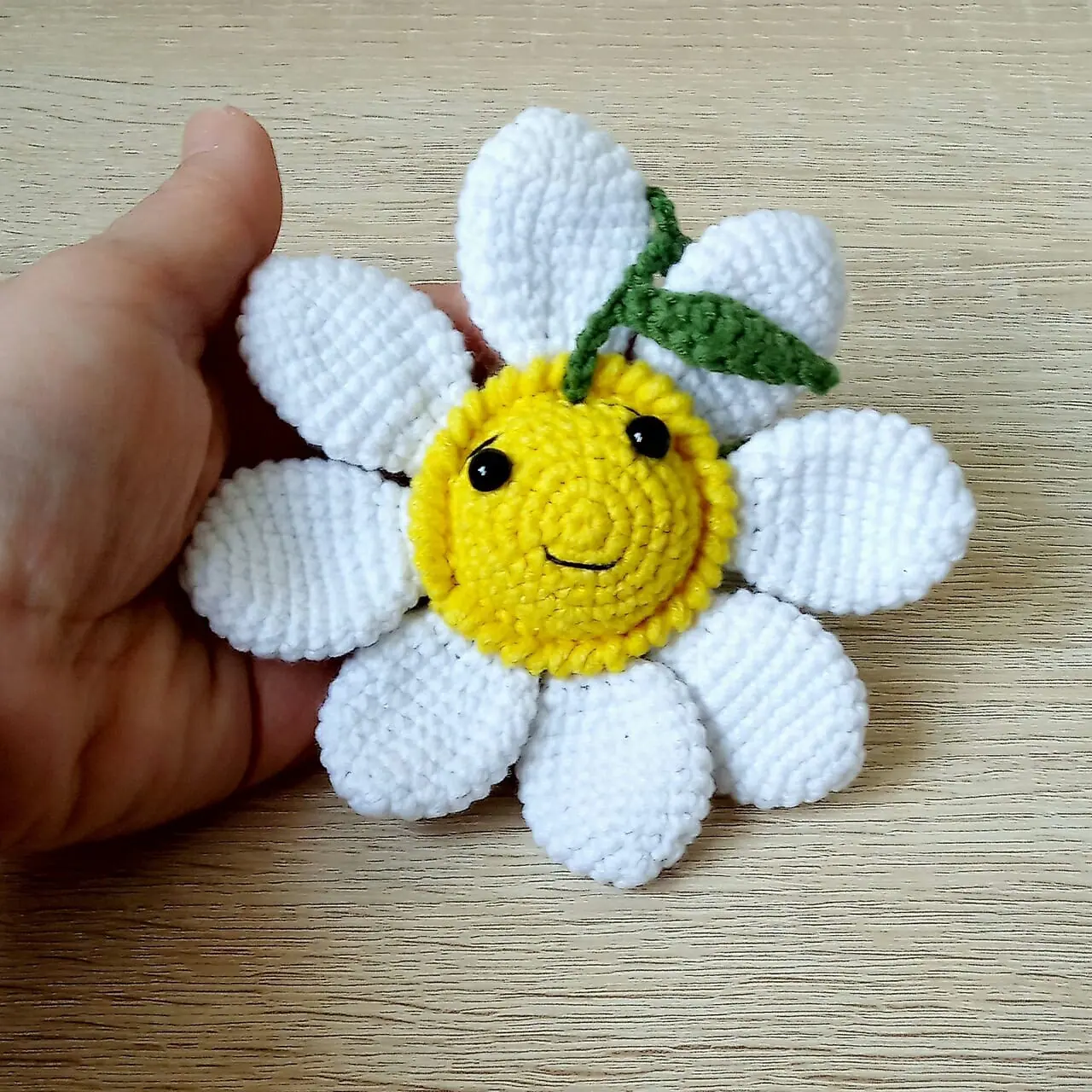 Crochet Daisy Car Accessories. Car ornament. Cute gift. - Crealandia