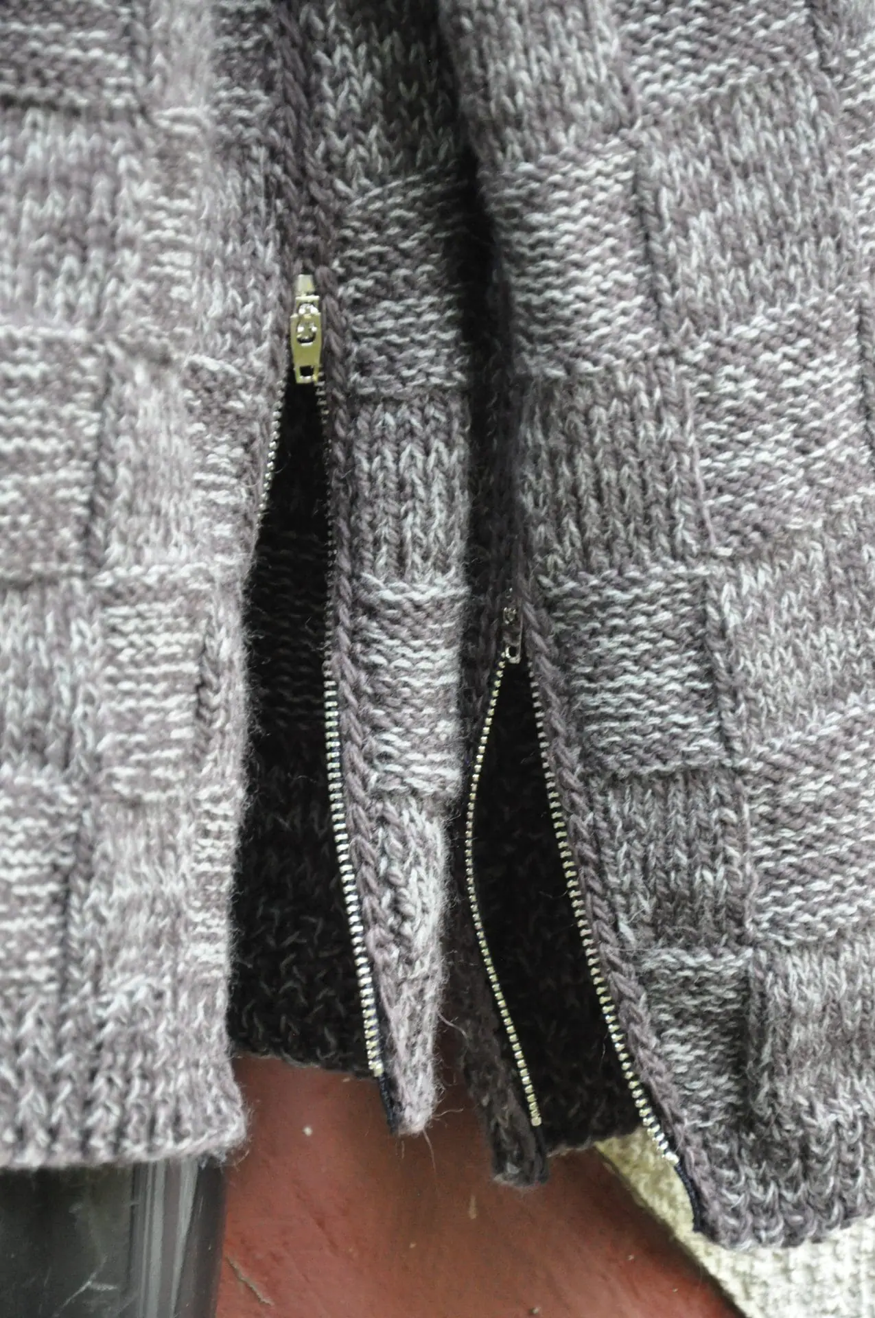 Knitted pullover with zipper