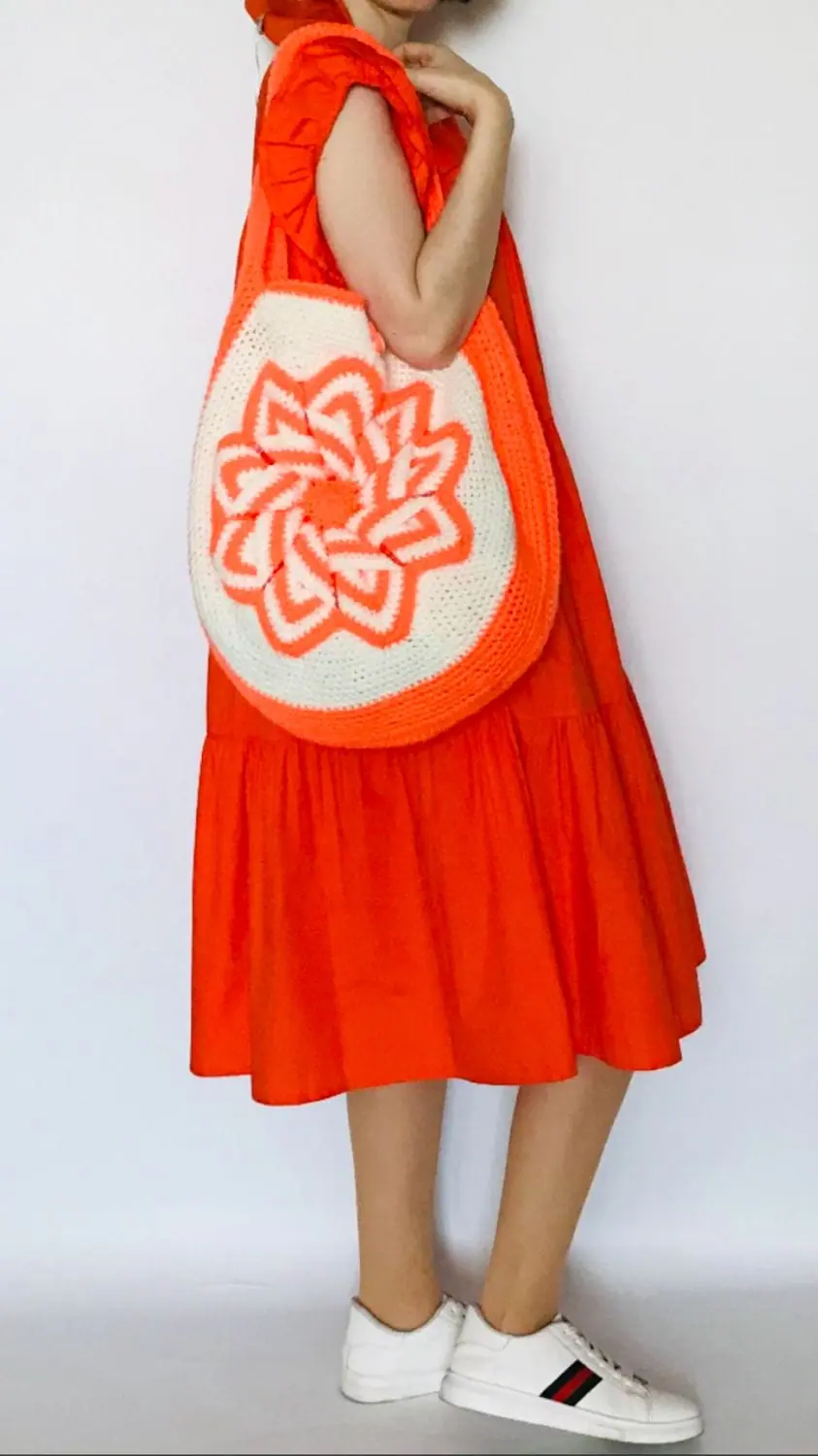 Knitted shopper bag made of Orange yarn