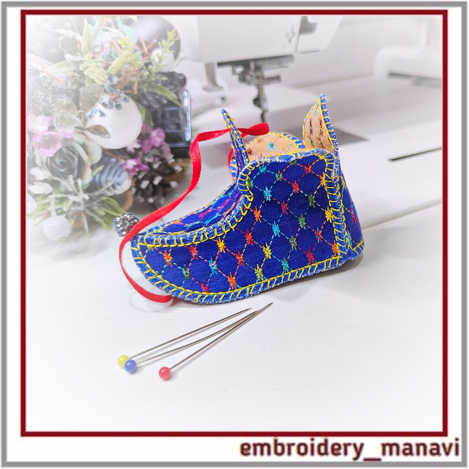 In_The_Hoop_Embroidery_Design_Christmas_Tree_Ornament_Old_shoe