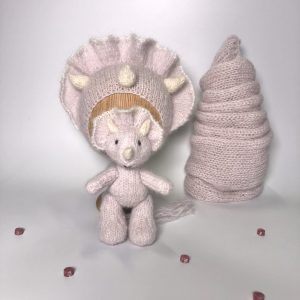 Mercado artesanal 757 Newborn photo prop Dino set: little knitted dino, matching bonnet, wrap