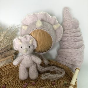 Mercado artesanal 756 Newborn photo prop Dino set: little knitted dino, matching bonnet, wrap