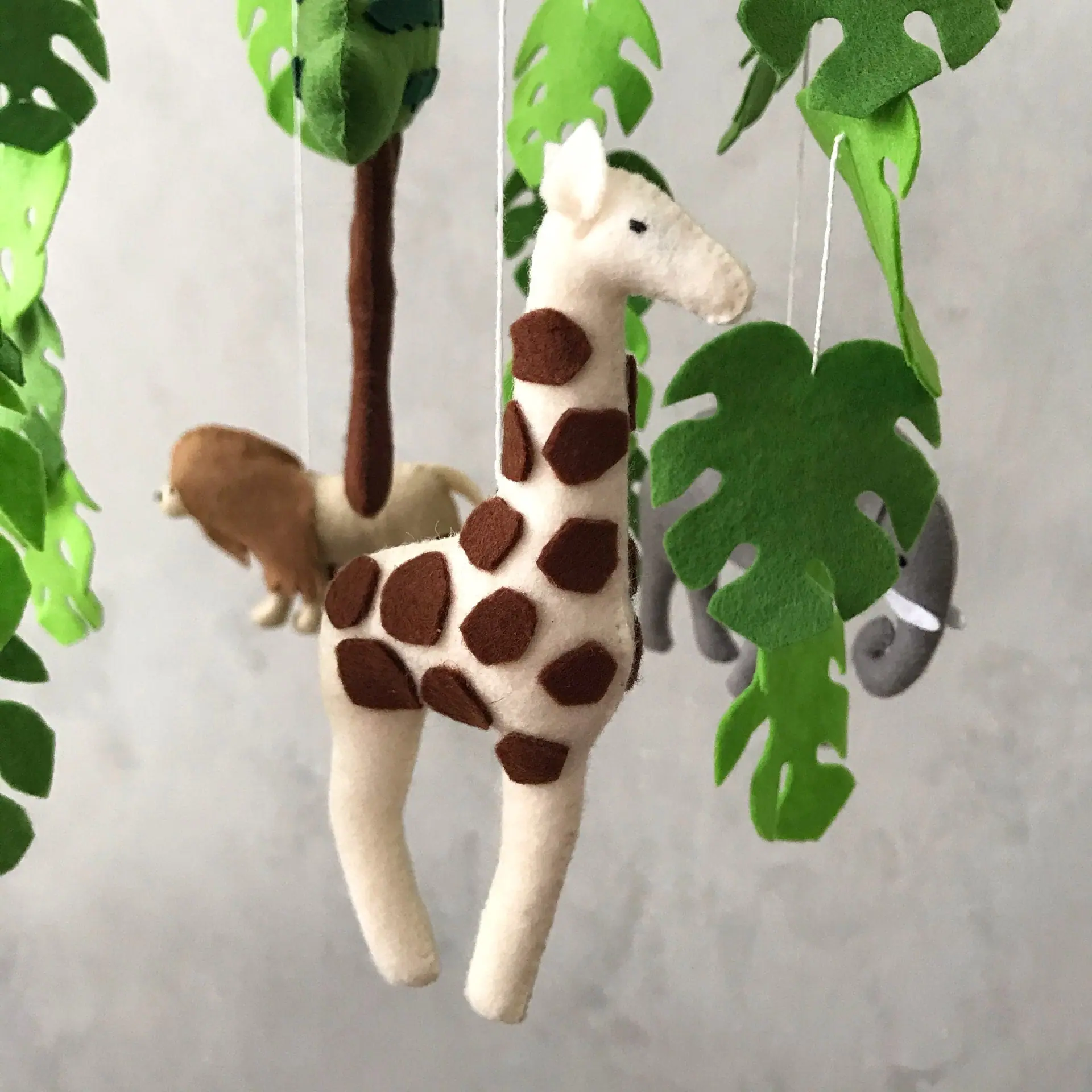 felt giraffe baby mobile