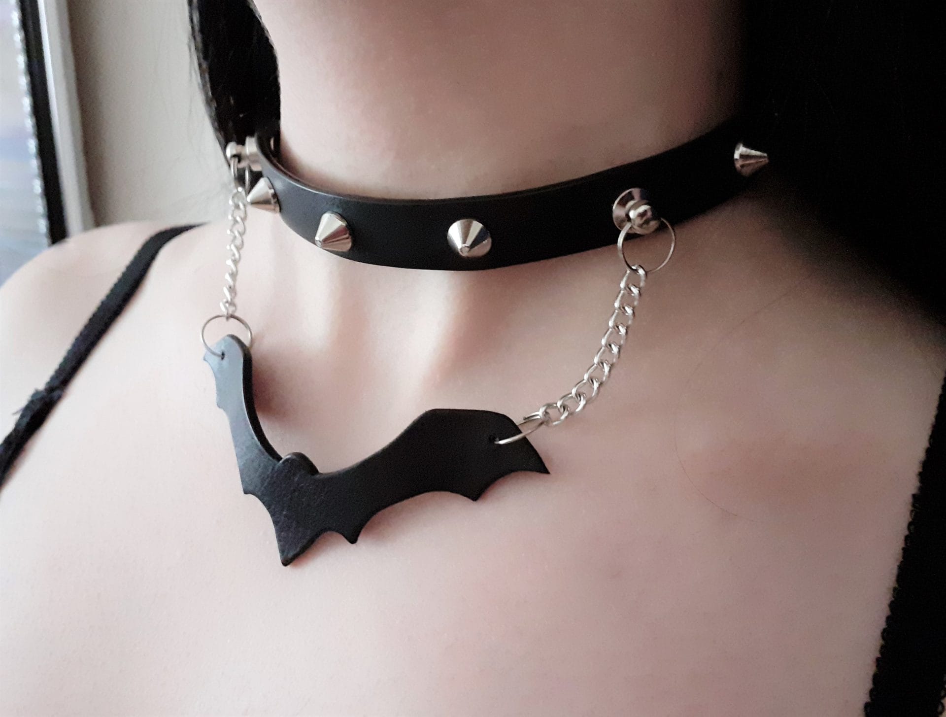 Gothic fashion choker necklace with bat pendant and spikes for women