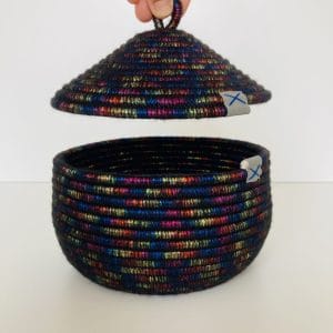 Brightly colored storage basket with lid 16 cm x 18 cm