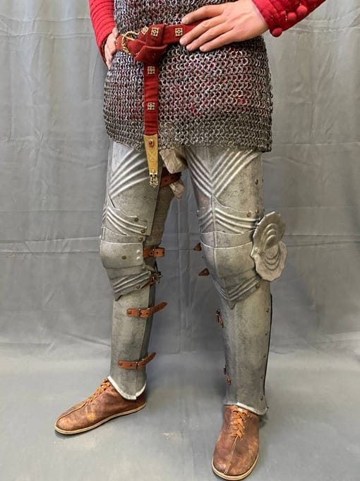 Gothic armor (plate legs)