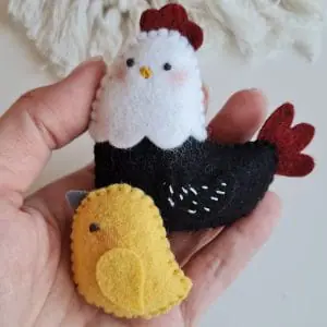Felt chicken Easter pattern