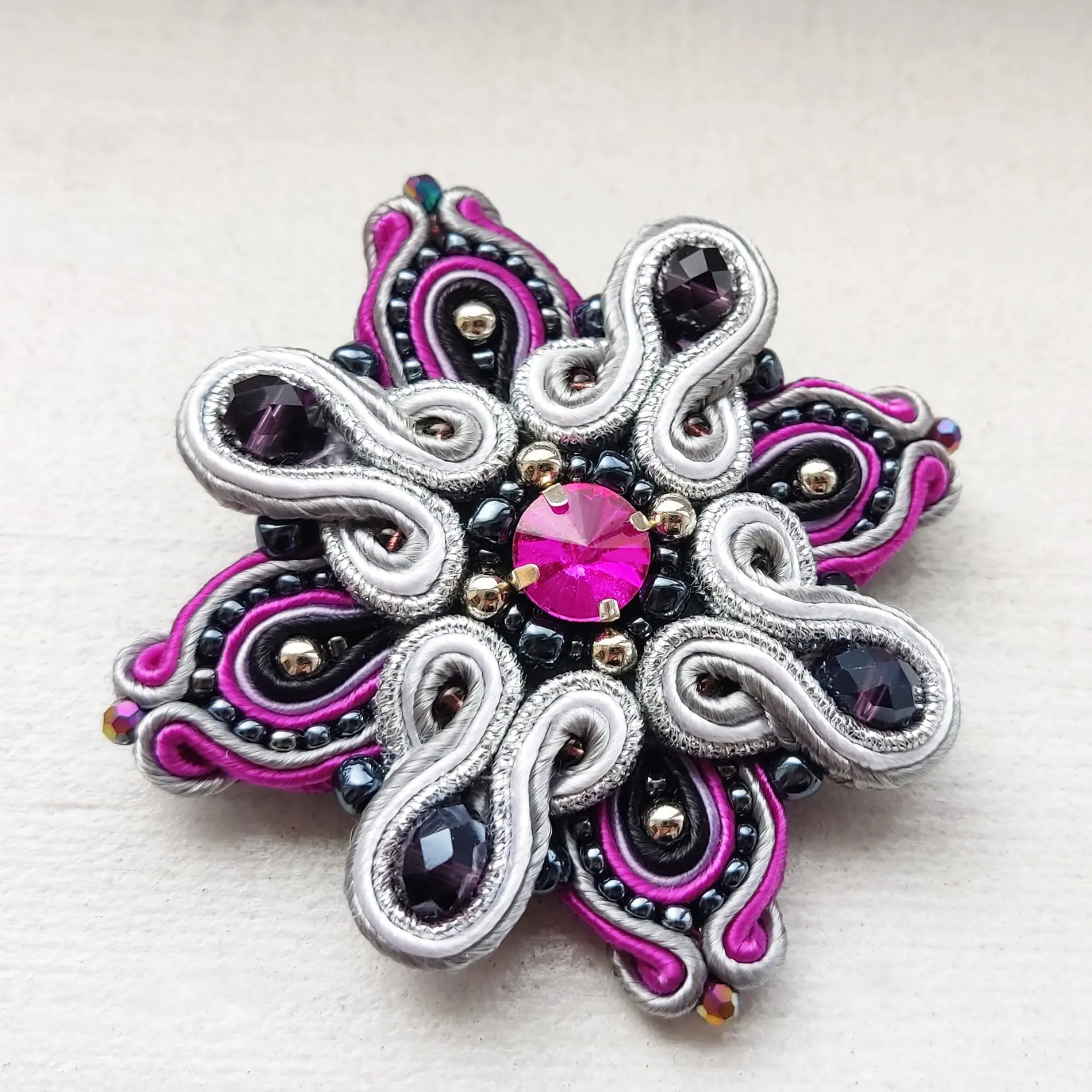 Pink brooch, Beaded brooch, Embroidered brooch 1 Pink brooch
