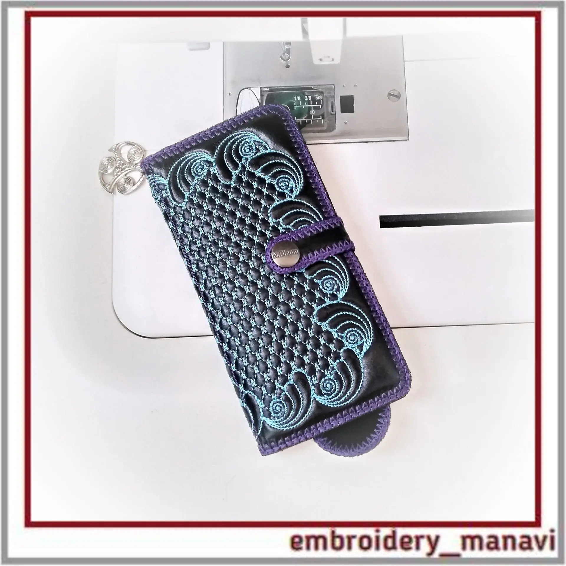 In_the_hoop_embroidery_design_smartphone_case_ card_slots