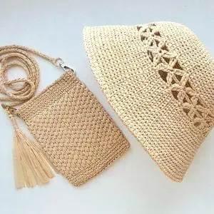 Straw hat and a little bag-a great beach outfit!