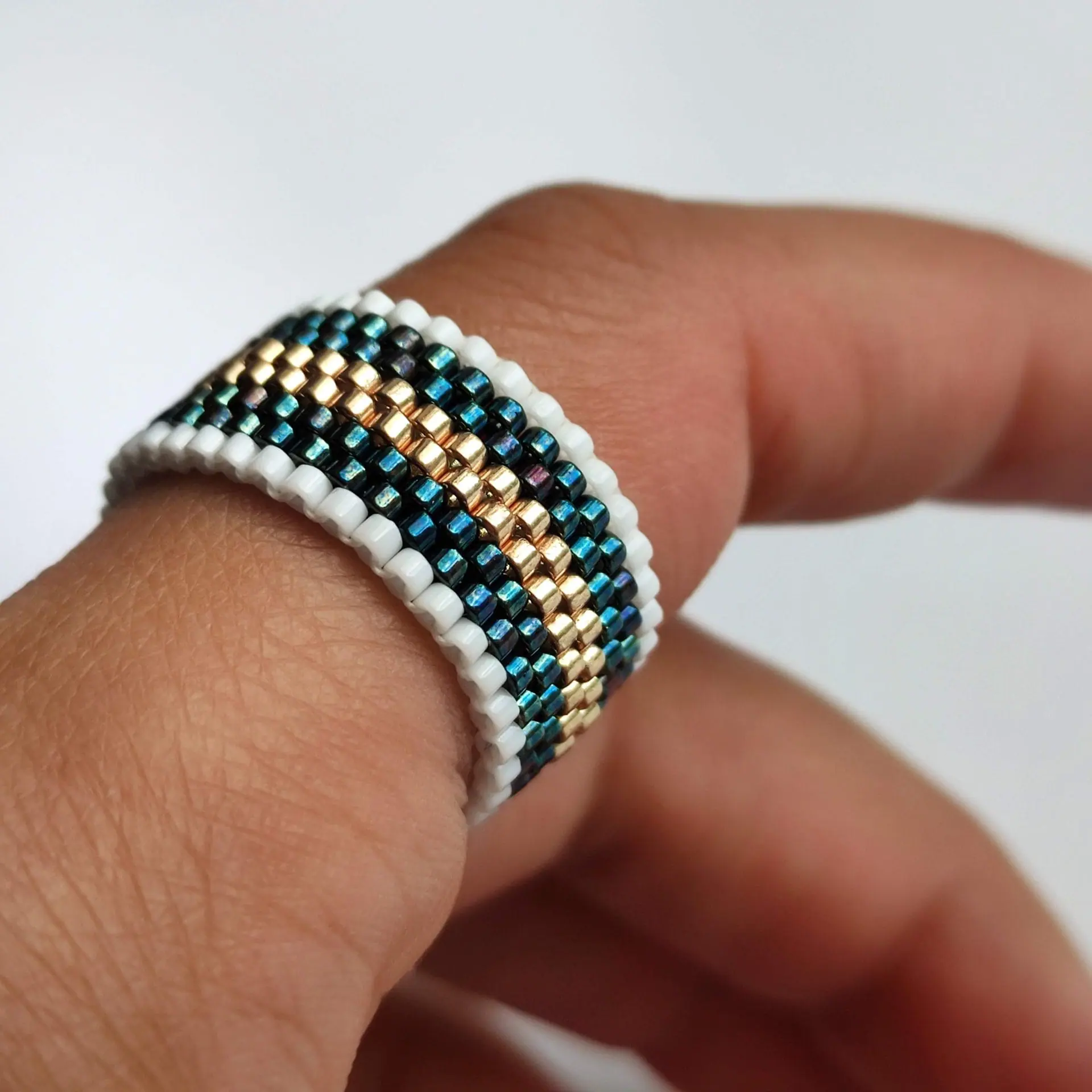 PDF tutorial – Beaded Peyote Gold and Green ring