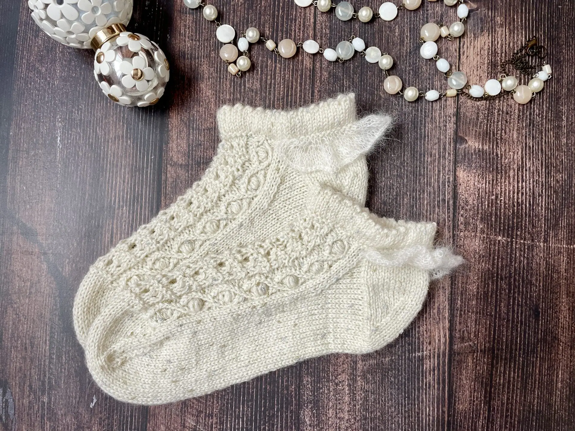 Pearl lace socks knitting pattern (PDF ENG) 1 Pearl lace socks knitting pattern (PDF ENG)