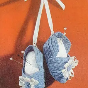 Crochet baby booties pin cushion, vintage pattern, hand made, pdf