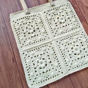 Crochet bag granny square pattern includes: instructions, photos, diagram, video, different ways to connect squares and 2 ways to crochet handles.