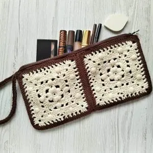 Crochet makeup bag granny square pattern with zipper and lining includes: instructions, photos, diagram, video, different ways to joins squares and 3 ways to crochet handles.