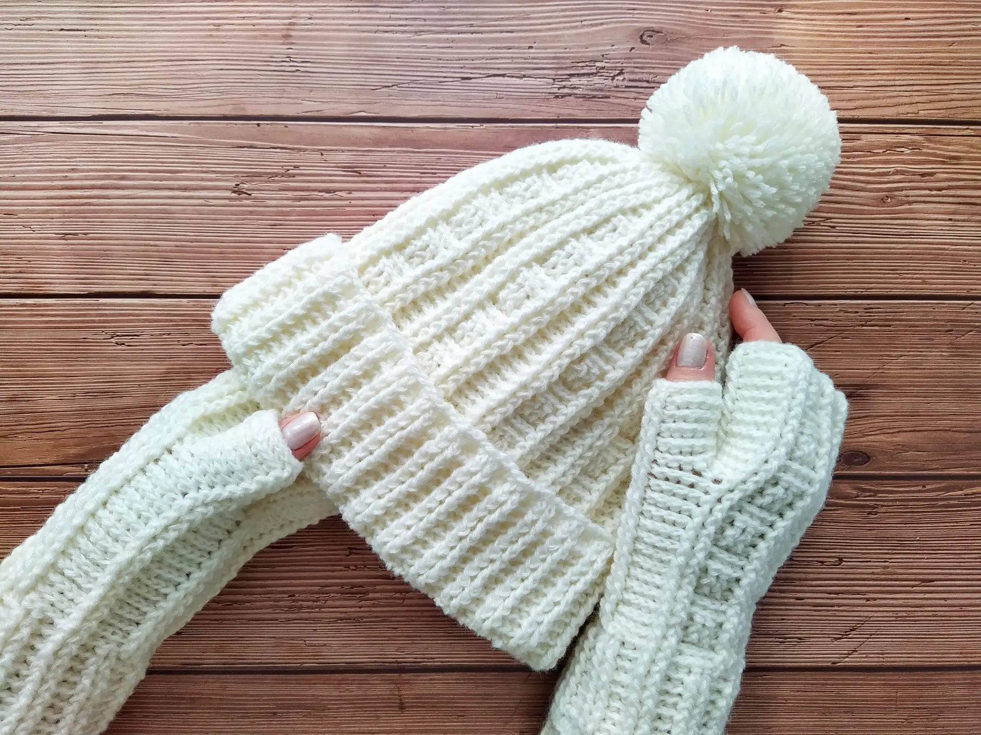 Easy crochet hat patterns Fingerless gloves tutorial for women 10 Crochet beanie hat with pom pom and fingerless gloves patterns for women includes instructions, photos, diagram and video.