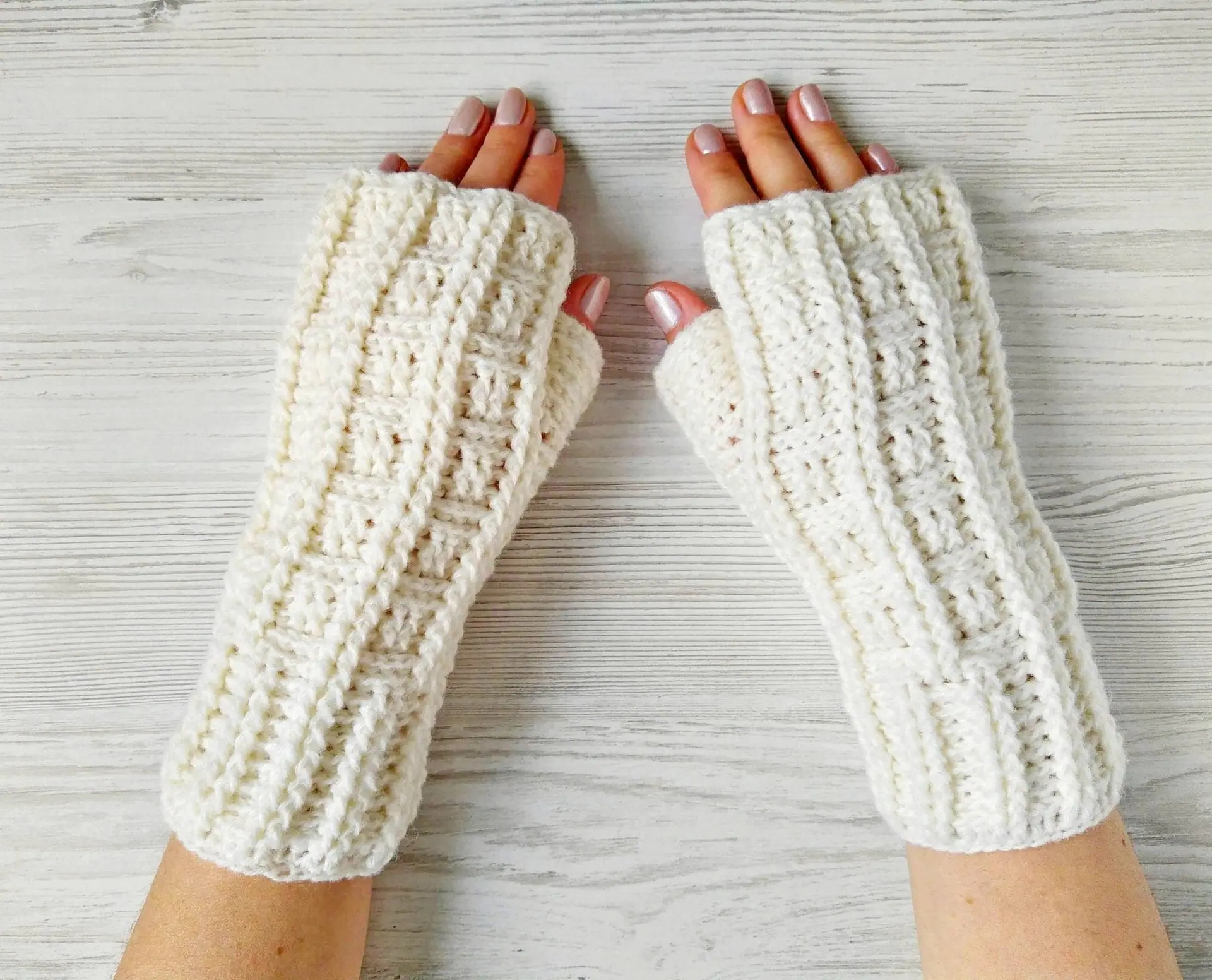 Easy crochet hat patterns Fingerless gloves tutorial for women 6 Crochet beanie hat with pom pom and fingerless gloves patterns for women includes instructions, photos, diagram and video.